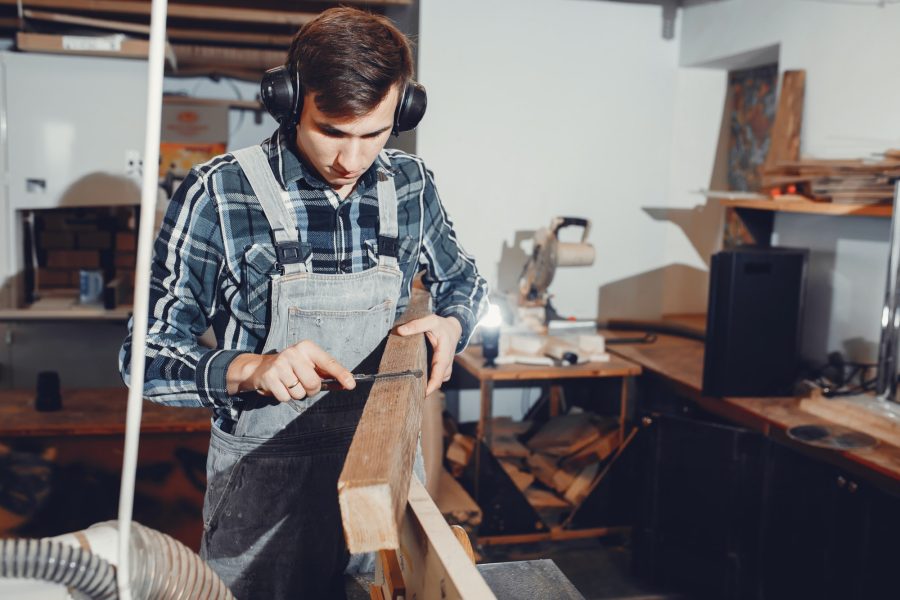 the-carpenter-works-with-a-tree-5